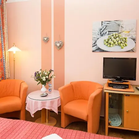 Hotel Garni Am Deich-3